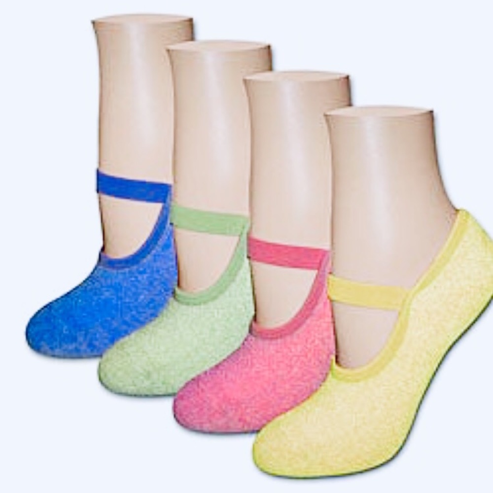 Oasis Spa Socks Nonslip yoga socks (NWT)